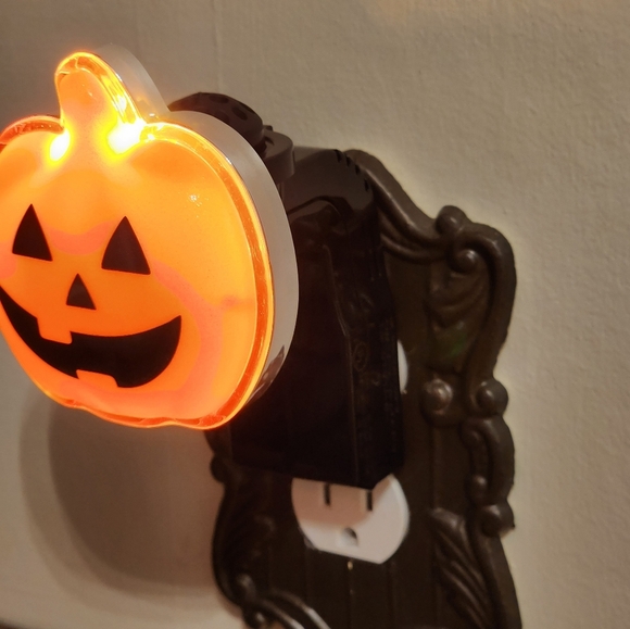 Bath & body Jack O Latern pumpkin neon glow wallflower plug nwt - Picture 4 of 4